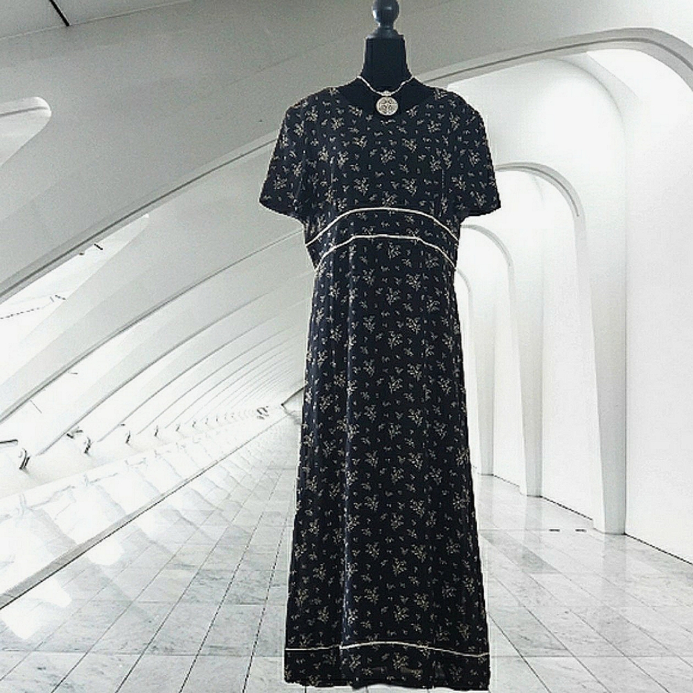 Maxi Floral Flowy Size 14 Lightweight Soft Dress Black White